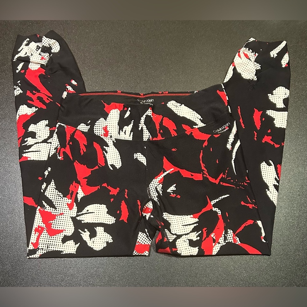 NWOT Calvin Klein Cropped Performance Leggings M